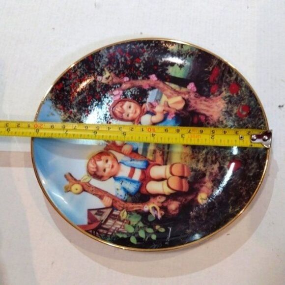 Danbury Mint M J Hummel Apple Tree Boy & Girl Plate Little Companions 1992 - Picture 7 of 7